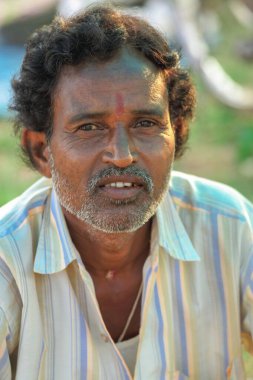 Haat Weekly Bazaar 'daki kabile adamı, bastar, chhattisgarh, Hindistan, Asya 