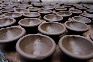 Kuruyan toprak lambaları, Dharavi, Mumbai, Maharashtra, Hindistan, Asya