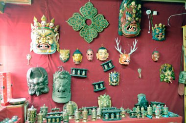 Maskeler duvarda, Thimphu, Butan, Asya 
