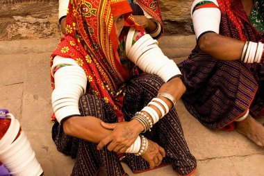 Mehrangarh Kalesi, Jodhpur, Rajasthan, Hindistan 'da yerel turistler 