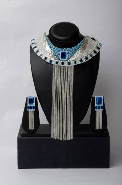 kolye ve küpeler Hindistan Asya