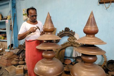 Gopura Kalasam pirinç tapınağı Kumbakonam yakınlarındaki Swamimalai 'de, Tamil Nadu, Hindistan 