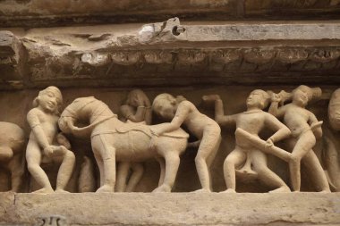 Lakshmana Tapınağı 'ndaki Erotik heykeller, Khajuraho, Madhya Pradesh, Hindistan, Asya