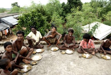 Yoksul insanlar sosyal hizmet görevlileri, STK Geniş Ağ Geliştirme Alternatifleri (DAWN), Bhubaneswar, Orissa, Hindistan.