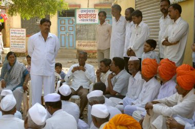 Ralegaon Siddhi 'nin topluluk toplantısı, Pune, Maharashtra, Hindistan yakınlarında. 