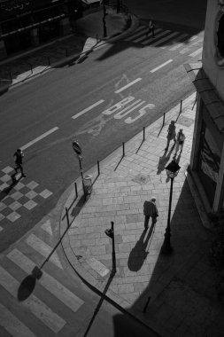 Paris sokaklarında, Fransa 'da, Avrupa' da Sabah Gölgeleri