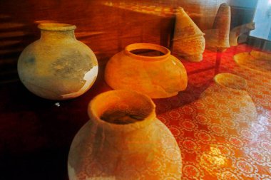 Müzede çıkarılmış eşyalar, UNESCO Dünya Mirası Gautam Buddha 'nın doğum yeri, Lumbini, Nepal 