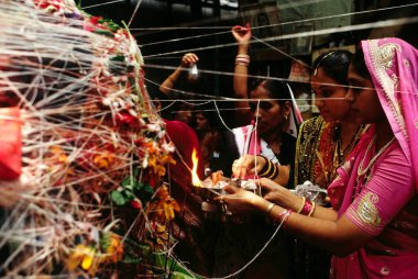Fıçı pournima festivali, Hindistan