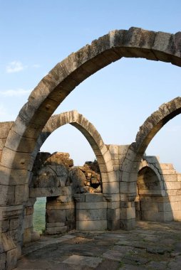 UNESCO dünya mirası Champaner Pavagad; kutlama salonu veya (Saat Kamaan) gizli toplantılar ve kutlamalar için, pavagad tepesi, Champaner; Panchmahals bölgesi; Gujarat eyaleti; Hindistan; Asya