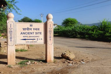 Bhangarh, Rajasthan 'ın antik site tabelası 