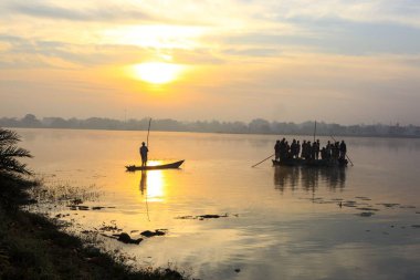 Dalpat sagar gölünde balıkçı tekneleri, jagdalpur, bastar, chhattisgarh, Hindistan, Asya