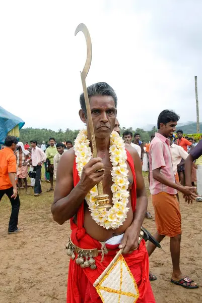 Velichapadu Tapınağı Kahini, Kerala, Hindistan   