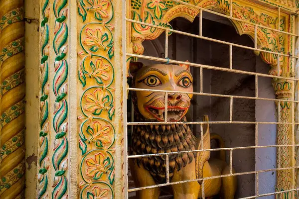 stock image Lion statue traditional house, varanasi, uttar pradesh, india, asia 