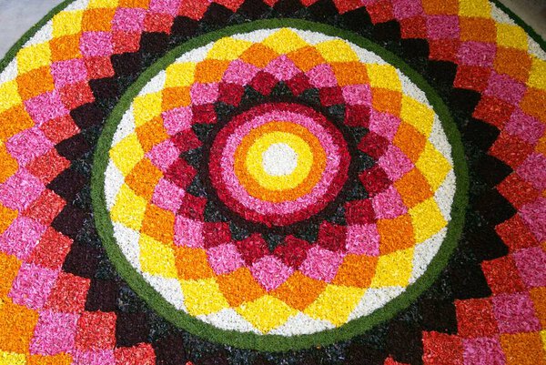 украшение цветов для фестиваля онам, Керала, Индия 