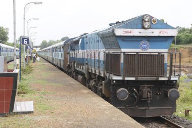 Konkankanya ve Madvi, Sawantwadi tren istasyonu no. 2, Konkan, Maharashtra, Hindistan  