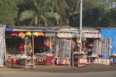 Yol kenarı tezgahı, Konark, Orissa, Hindistan, Asya