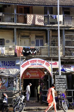 Maulana Şaali Yolu 'ndaki eski Matawadi binası chawl ve Ladacha ganpati tapınağı; Grant Yolu; Bombay şimdi Mumbai; Maharashtra; Hindistan