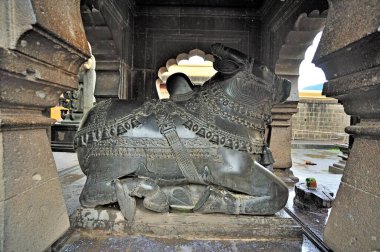 Nandi Bull heykeli Kashi Vishweshwar tapınağında vai, satara, Maharashtra, Hindistan, Asya 