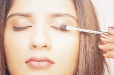 Makyaj Yapan Kadın, Stüdyoda Kapanış Portresi 