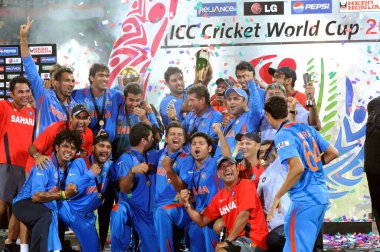 Hint kriketçiler 2 Nisan 2011 'de Mumbai' deki Wankhede Stadyumu 'nda oynanan 2011 Dünya Kriket Kupası finalinde Sri Lanka' yı altı kaleyle yenerek ICC Dünya Kupası kupasını kazandılar.