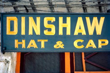 Bombay Mumbai 'de sanat deco tipografisi; Maharashtra; Hindistan