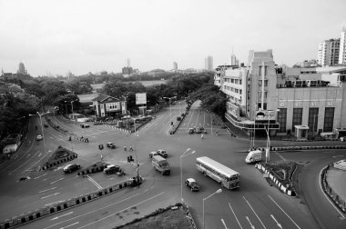 Kavşağın hava görüntüsü, Metro Sineması Binası, Sanat Deko Sinema Tiyatrosu, Dhobi Talao, Mumbai, Maharashtra, Hindistan, Asya 