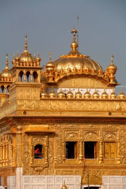 Amritsar 'daki Harmandir Sahib veya Darbar Sahib veya Altın Tapınağı' nı kapatın; Punjab; Hindistan;