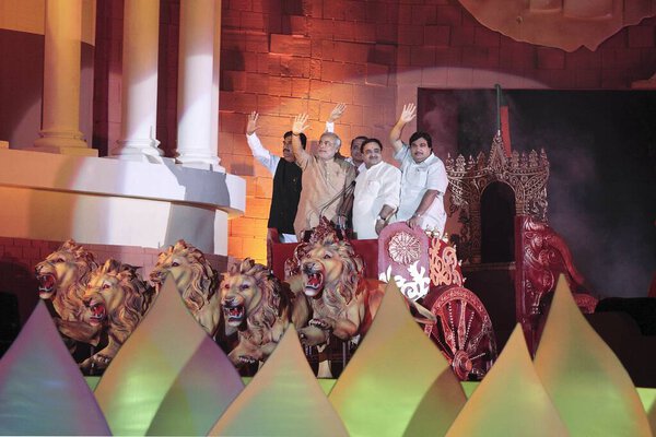 Лидеры и участники Bjp на сцене, mumbai, maharashtra, india 