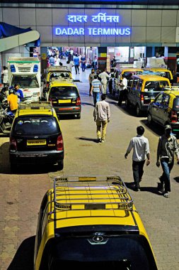 Dadar Tren İstasyonu Terminus girişi, Mumbai, Maharashtra, Hindistan, Asya  