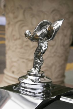 Bir klasik araba rallisinde Rolls Royce amblemi; Pune; Maharashtra; Hindistan HAYIR Halkla İlişkiler