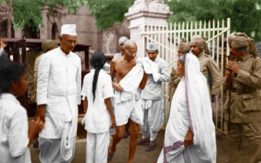 Mahatma Gandhi Sanatan Lisesi, Bhavnagar, Gujarat, Hindistan, Asya, 1926 'ya giriyor. 