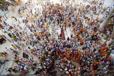 Sih müritleri, 30 Ekim 2008 'de Sachkhand Saheb Gurudwara' da, Guru Granth Sahib 'in 30. yılını kutlarken, Nanded, Maharashtra, Hindistan 