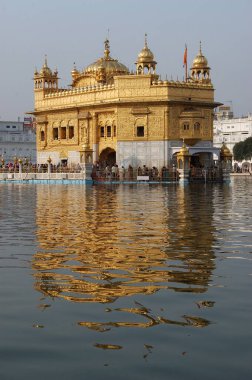 Harimandir ya da Darbar Sahib olarak da bilinen Altın Tapınak Amritsar, Punjab ve Hindistan 'daki Sihlerin kutsal mekanı.