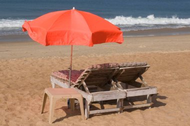 Şemsiye Calangute Goa Hindistan Asya ile yatak 