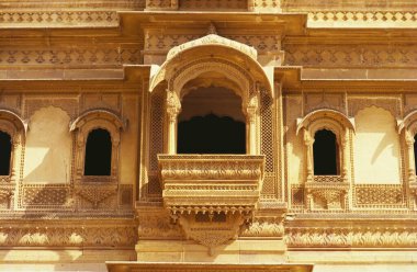 Patwon Ki Haveli 'nin dekore edilmiş penceresi, Jaisalmer, Rajasthan, Hindistan 