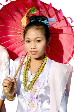 Şemsiyeli kabile kadını, tripura, assam, Hindistan, Asya  