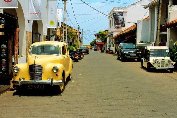 Hollanda kalesinde, Galle, Sri Lanka 'da Pedlar Caddesi eski arabaları 