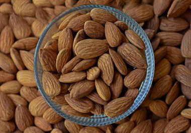 Bademler cam kasede, detay görünümü