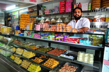 Tasgaon Sangli Maharashtra Hindistan Asya 'da şeker dükkanı 