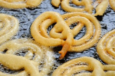 Jalebi yapmak, ev yapımı abur cuburlara yakın çekim, Hindistan