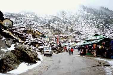 Tsomongo Gölü, Sikkim, Hindistan yolundaki turistik mekan. 
