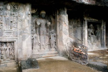 Duvara Buda heykeli, Ajanta mağaraları, Aurangabad, Maharashtra, Hindistan.