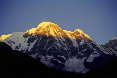 Akşamları dağların güzel manzarası