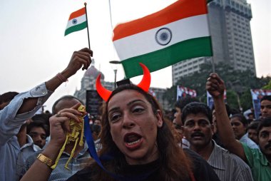 Bombay Mumbai, Maharashtra, Hindistan 'da Deccan mücahitlerinin düzenlediği terör saldırıları üzerine protestocu   