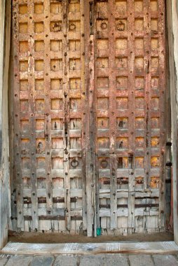 Shiva tapınağının ahşap kapısı; Pulicat Pazhaverkadu; Tamil Nadu; Hindistan