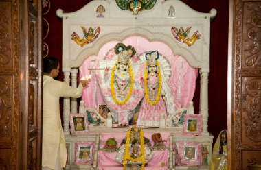 Radha Krishna heykeli, golok bihari ji tapınağı, mathura, uttar pradesh, Hindistan, Asya