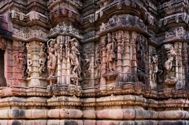 Shiva Shakti Tapınağı 'ndaki heykeller, Abhaipur, Idar, SabArkantha, Gujarat, Hindistan 
