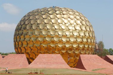 Matrimandir, 1968 yılında kurulan bir meditasyon merkezi, Viluppuram Bölgesi, Puducherry, Union Territory, Hindistan 