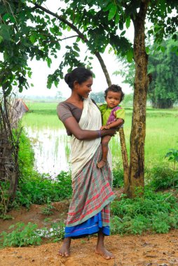 Ho kabileleri çocuklu anne, Chakradharpur, Jharkhand, Hindistan  