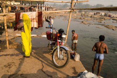 Rajrappa tapınağı ve Maa Chhinna Mastika tapınağı Bhera nehri ile Damodar nehri, Rajrappa nehri, Jharkhand, Hindistan kavşağında. 
